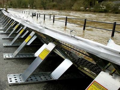 Einschließlich Überschwemmungs- und Erosionsgefahren bei der Standortauswahl für Solarprojekte