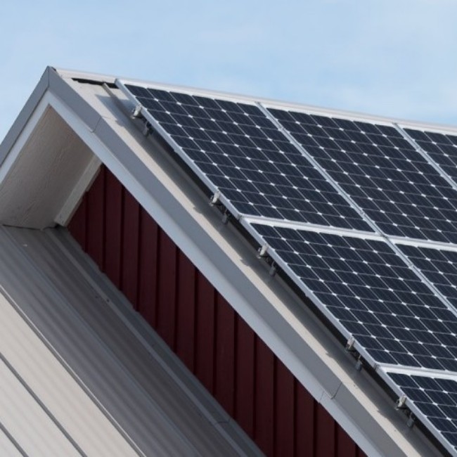 Solaranlagen auf dem Dach werden für Menschen mit geringerem Einkommen immer zugänglicher
